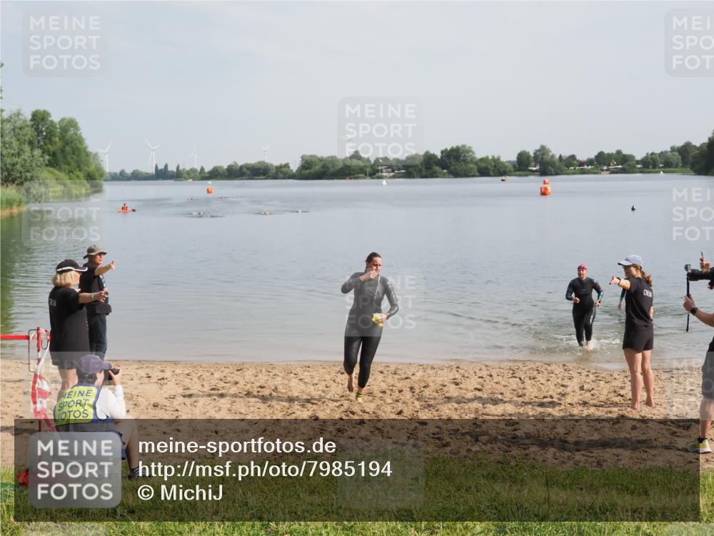 21.06.2025 - 27. Vierlanden-Triathlon MichiJ http://msf.ph/oto/7985194 15.06.2026 09:10:17 Schwimmen 213, 250 meine-sportfotos.de