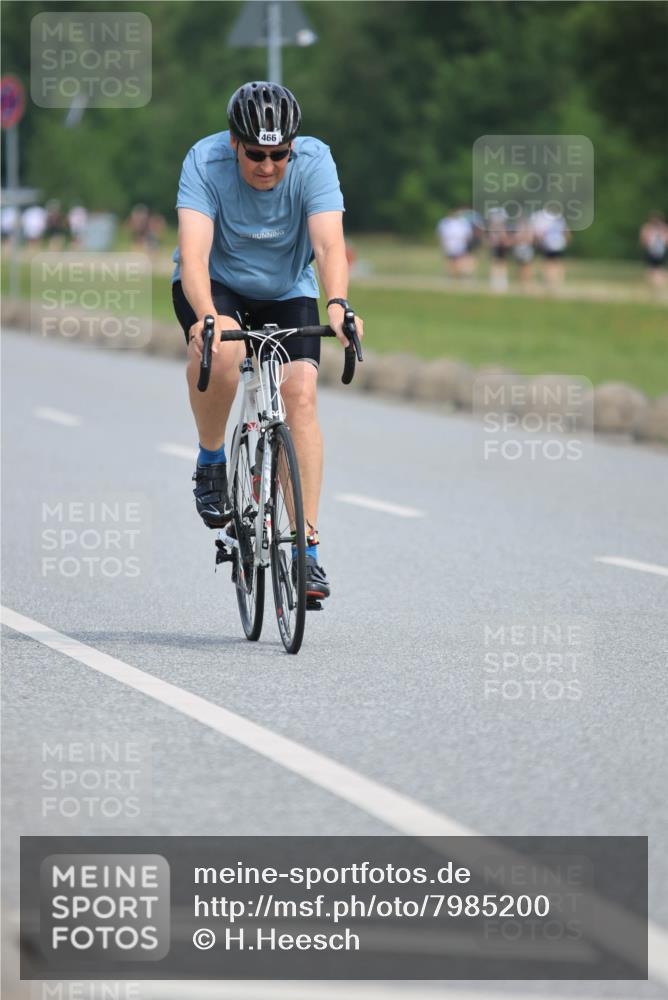 15.06.2025 - 27. Vierlanden-Triathlon H.Heesch http://msf.ph/oto/7985200 15.06.2025 11:04:27 Radfahren 12, 242, 466, 568, 755 meine-sportfotos.de