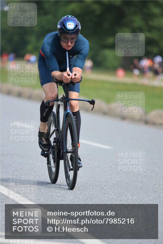 21.06.2025 - 27. Vierlanden-Triathlon H.Heesch http://msf.ph/oto/7985216 15.06.2025 11:26:08 Radfahren 18, 652, 682, 798, 800, 881, 919 meine-sportfotos.de