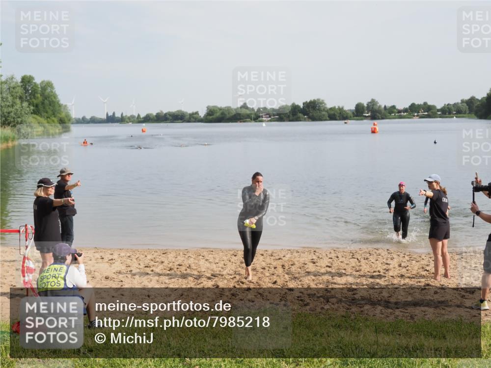 21.06.2025 - 27. Vierlanden-Triathlon MichiJ http://msf.ph/oto/7985218 15.06.2026 09:10:17 Schwimmen 213, 250 meine-sportfotos.de