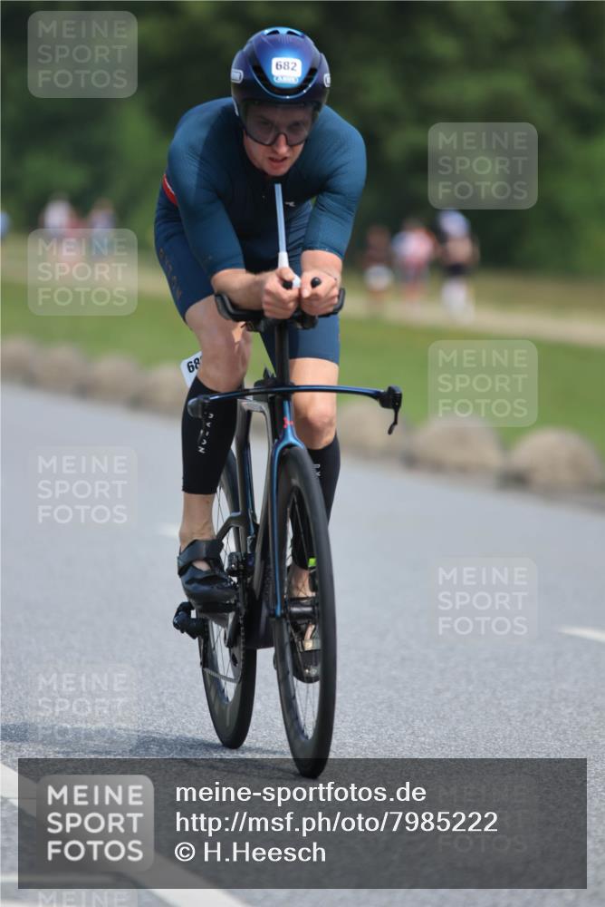 21.06.2025 - 27. Vierlanden-Triathlon H.Heesch http://msf.ph/oto/7985222 15.06.2025 11:26:09 Radfahren 18, 652, 682, 798, 800, 881, 911, 919 meine-sportfotos.de