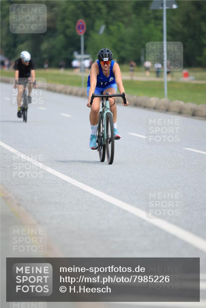 15.06.2025 - 27. Vierlanden-Triathlon H.Heesch http://msf.ph/oto/7985226 15.06.2025 11:04:29 Radfahren 12, 48, 242, 466, 568, 711, 755 meine-sportfotos.de