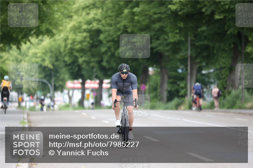 15.06.2025 - 7 Türme Triathlon Yannick Fuchs http://msf.ph/oto/7985227 15.06.2025 11:39:34 Radfahren 220, 329 meine-sportfotos.de
