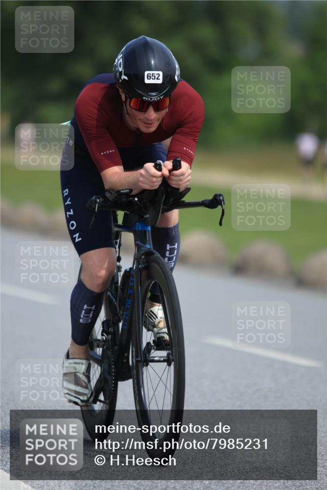 21.06.2025 - 27. Vierlanden-Triathlon H.Heesch http://msf.ph/oto/7985231 15.06.2025 11:26:09 Radfahren 18, 652, 682, 798, 800, 881, 911, 919 meine-sportfotos.de
