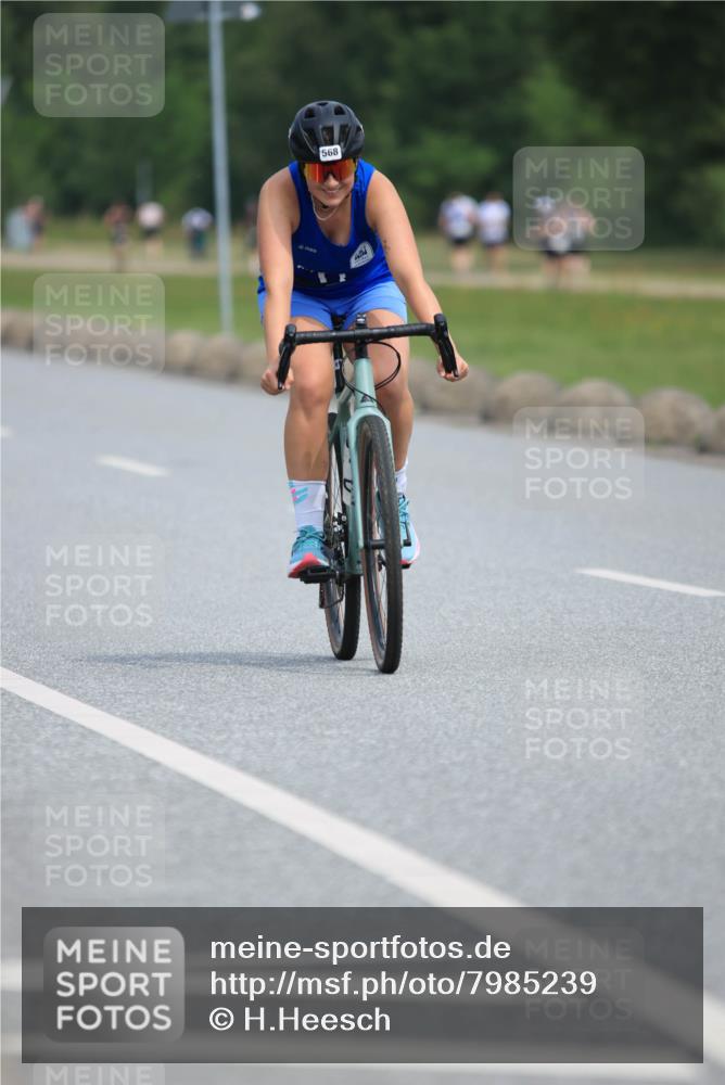 15.06.2025 - 27. Vierlanden-Triathlon H.Heesch http://msf.ph/oto/7985239 15.06.2025 11:04:30 Radfahren 12, 48, 242, 466, 568, 711, 755 meine-sportfotos.de
