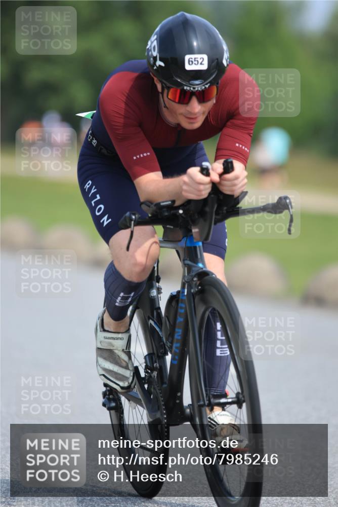 21.06.2025 - 27. Vierlanden-Triathlon H.Heesch http://msf.ph/oto/7985246 15.06.2025 11:26:10 Radfahren 18, 652, 682, 798, 800, 881, 911, 919 meine-sportfotos.de