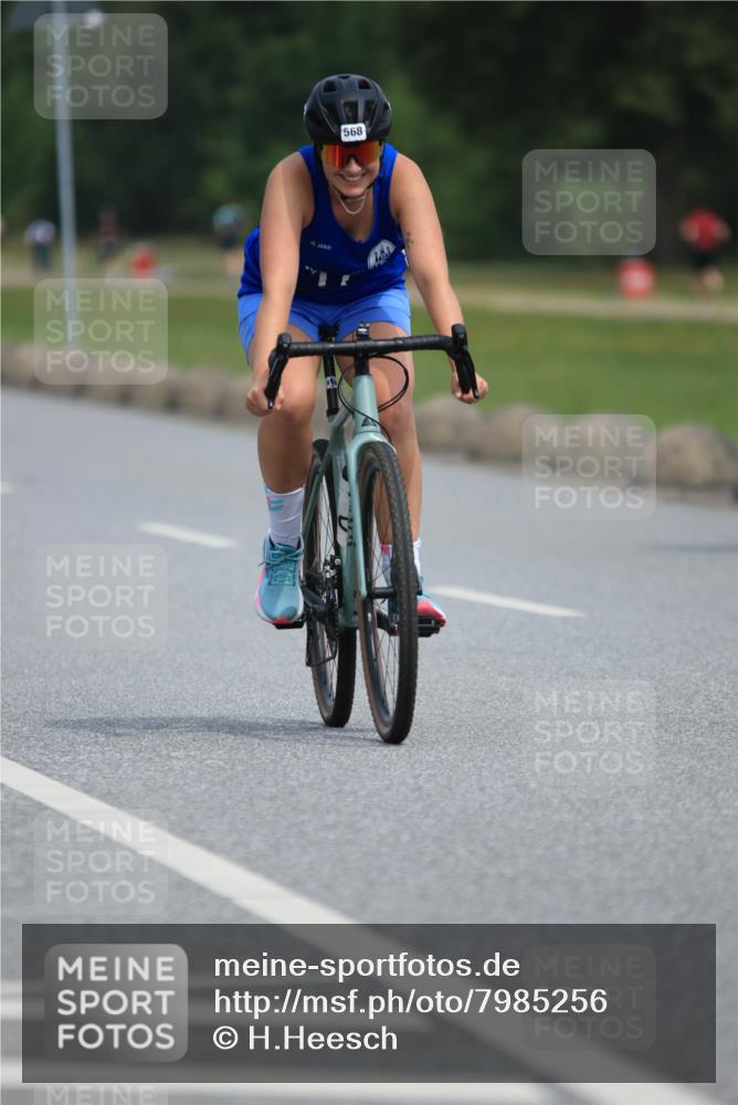15.06.2025 - 27. Vierlanden-Triathlon H.Heesch http://msf.ph/oto/7985256 15.06.2025 11:04:31 Radfahren 12, 48, 242, 466, 568, 711, 755 meine-sportfotos.de