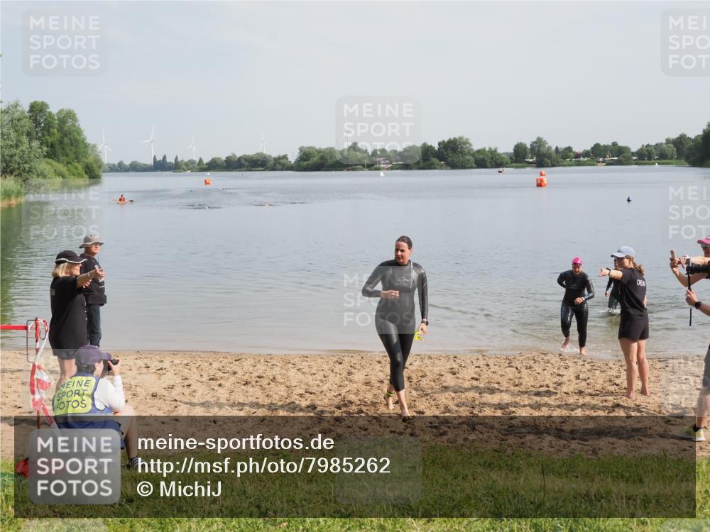 21.06.2025 - 27. Vierlanden-Triathlon MichiJ http://msf.ph/oto/7985262 15.06.2026 09:10:18 Schwimmen 213, 250 meine-sportfotos.de
