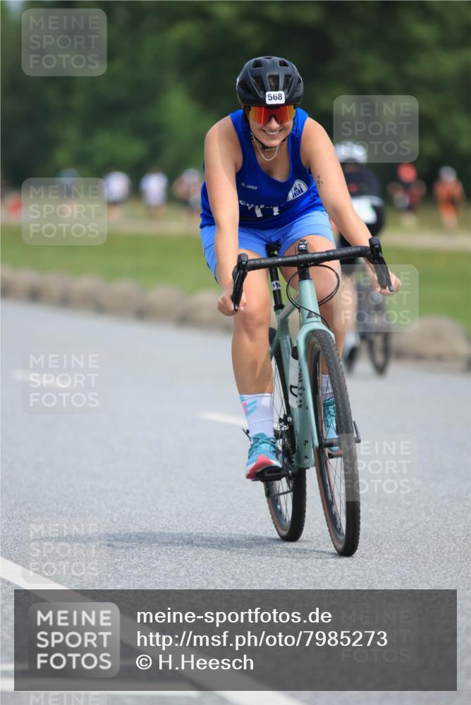 15.06.2025 - 27. Vierlanden-Triathlon H.Heesch http://msf.ph/oto/7985273 15.06.2025 11:04:31 Radfahren 12, 48, 242, 466, 568, 711, 755 meine-sportfotos.de