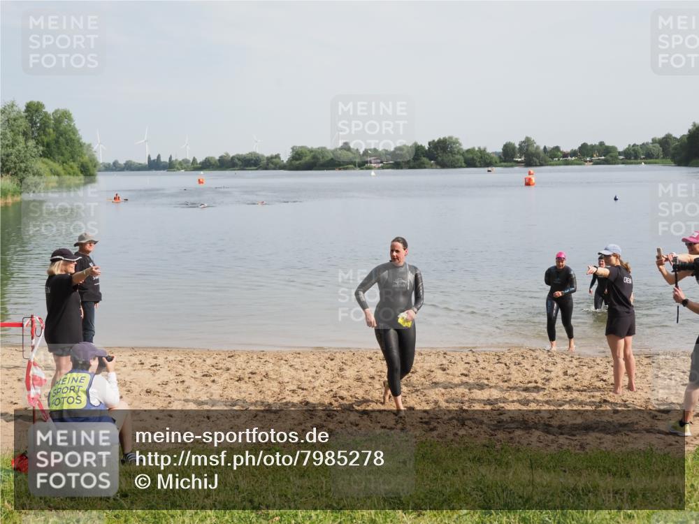 21.06.2025 - 27. Vierlanden-Triathlon MichiJ http://msf.ph/oto/7985278 15.06.2026 09:10:18 Schwimmen 213, 250 meine-sportfotos.de