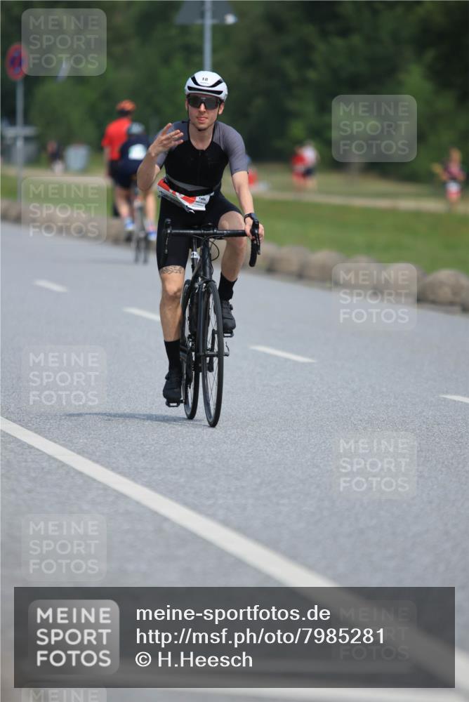 21.06.2025 - 27. Vierlanden-Triathlon H.Heesch http://msf.ph/oto/7985281 15.06.2025 11:26:15 Radfahren 18, 798, 800, 881, 911, 945, 978 meine-sportfotos.de