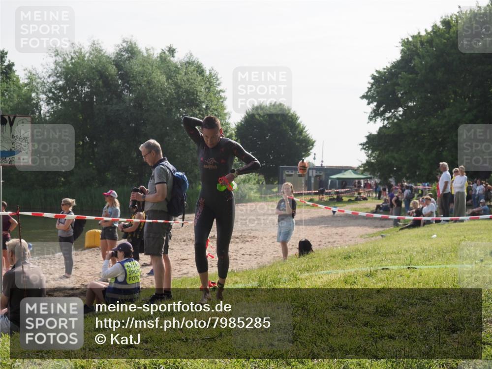 15.06.2025 - 27. Vierlanden-Triathlon KatJ http://msf.ph/oto/7985285 15.06.2025 08:58:57 Schwimmen 208, 235, 236 meine-sportfotos.de