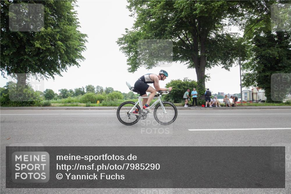 15.06.2025 - 7 Türme Triathlon Yannick Fuchs http://msf.ph/oto/7985290 15.06.2025 11:12:47 Radfahren 204, 214, 233, 240, 278, 333 meine-sportfotos.de