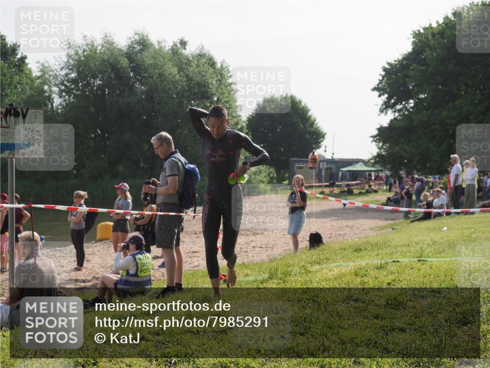 15.06.2025 - 27. Vierlanden-Triathlon KatJ http://msf.ph/oto/7985291 15.06.2025 08:58:57 Schwimmen 208, 235, 236 meine-sportfotos.de