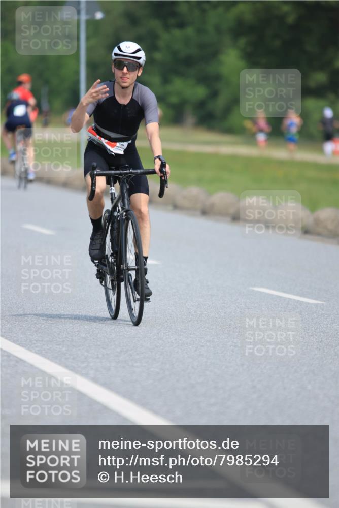 21.06.2025 - 27. Vierlanden-Triathlon H.Heesch http://msf.ph/oto/7985294 15.06.2025 11:26:15 Radfahren 18, 798, 800, 881, 911, 945, 978 meine-sportfotos.de