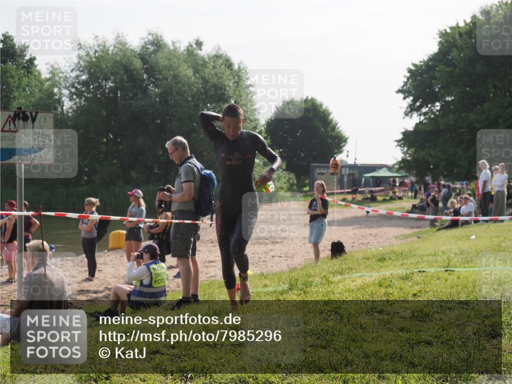 15.06.2025 - 27. Vierlanden-Triathlon KatJ http://msf.ph/oto/7985296 15.06.2025 08:58:58 Schwimmen 208, 235, 236 meine-sportfotos.de