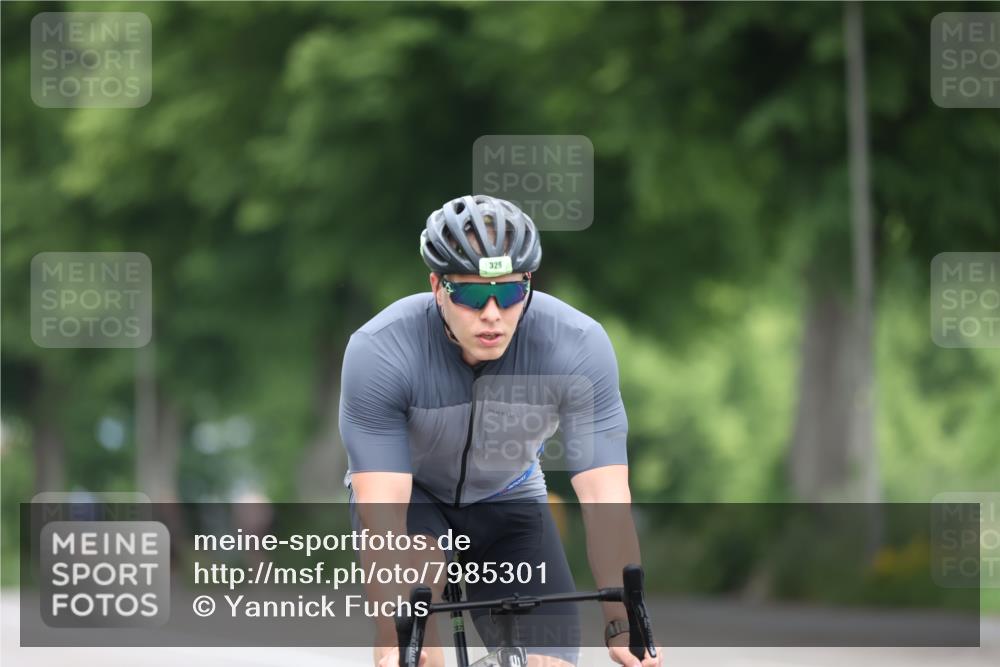 15.06.2025 - 7 Türme Triathlon Yannick Fuchs http://msf.ph/oto/7985301 15.06.2025 11:39:35 Radfahren 220, 329 meine-sportfotos.de
