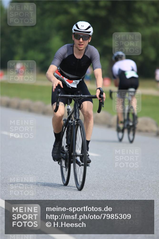 21.06.2025 - 27. Vierlanden-Triathlon H.Heesch http://msf.ph/oto/7985309 15.06.2025 11:26:15 Radfahren 18, 798, 800, 881, 911, 945, 978 meine-sportfotos.de