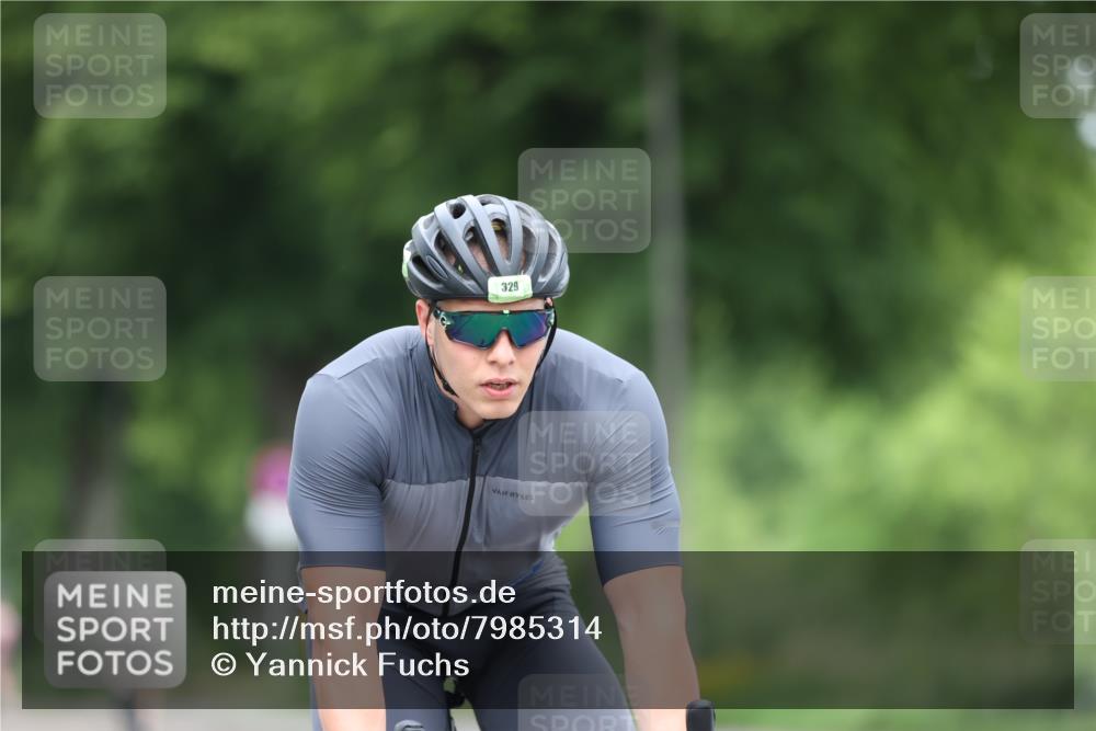 15.06.2025 - 7 Türme Triathlon Yannick Fuchs http://msf.ph/oto/7985314 15.06.2025 11:39:35 Radfahren 220, 329 meine-sportfotos.de