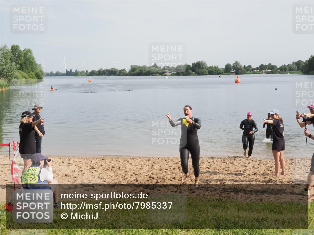 21.06.2025 - 27. Vierlanden-Triathlon MichiJ http://msf.ph/oto/7985337 15.06.2026 09:10:19 Schwimmen 213, 218, 250 meine-sportfotos.de