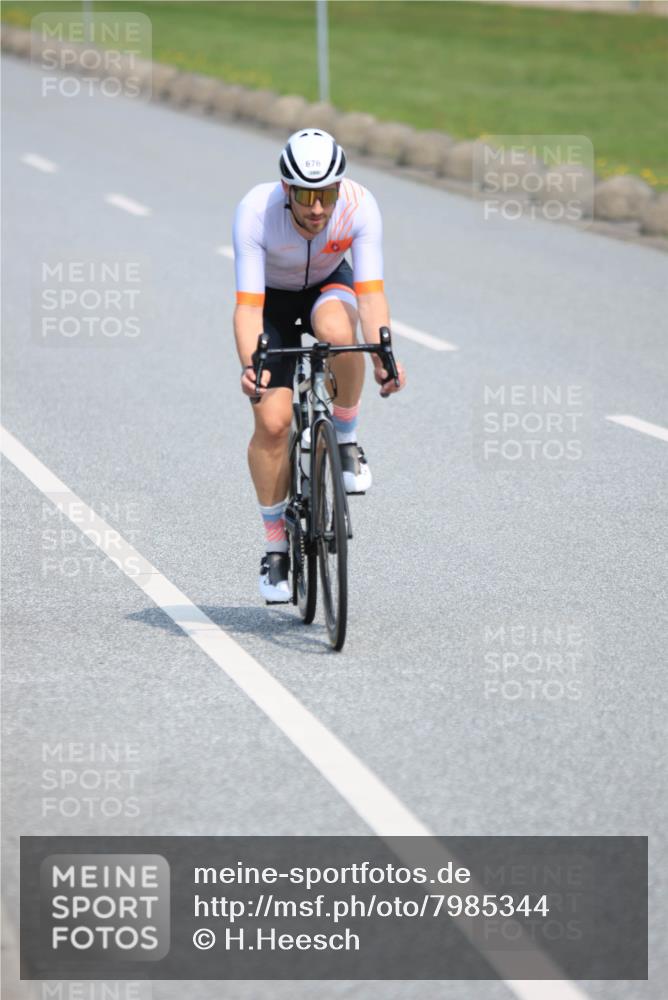 21.06.2025 - 27. Vierlanden-Triathlon H.Heesch http://msf.ph/oto/7985344 15.06.2025 11:30:07 Radfahren 676, 726, 735, 890, 930, 973 meine-sportfotos.de