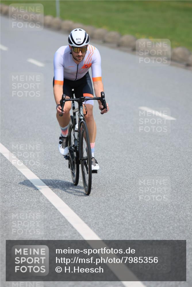 21.06.2025 - 27. Vierlanden-Triathlon H.Heesch http://msf.ph/oto/7985356 15.06.2025 11:30:07 Radfahren 676, 726, 735, 890, 930, 973 meine-sportfotos.de