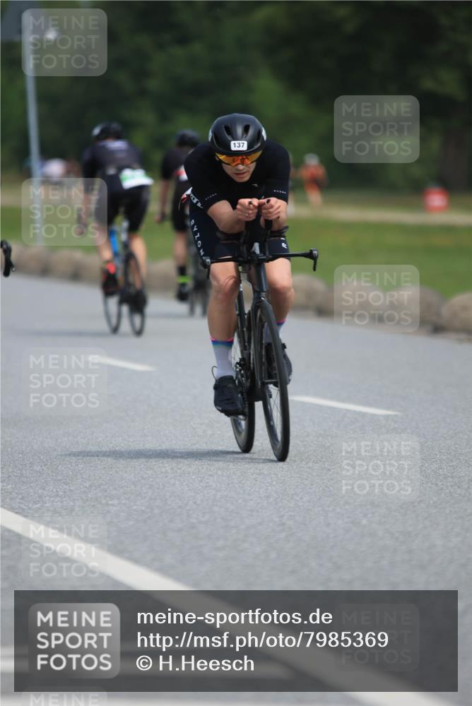 15.06.2025 - 27. Vierlanden-Triathlon H.Heesch http://msf.ph/oto/7985369 15.06.2025 11:04:43 Radfahren 30, 137, 547, 577, 685 meine-sportfotos.de