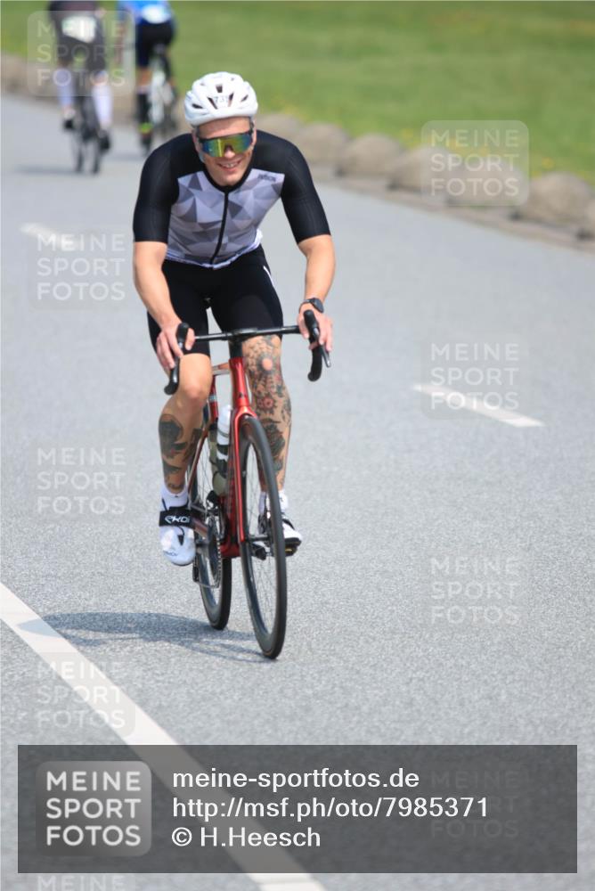 21.06.2025 - 27. Vierlanden-Triathlon H.Heesch http://msf.ph/oto/7985371 15.06.2025 11:30:14 Radfahren 735, 736, 930, 940, 973 meine-sportfotos.de