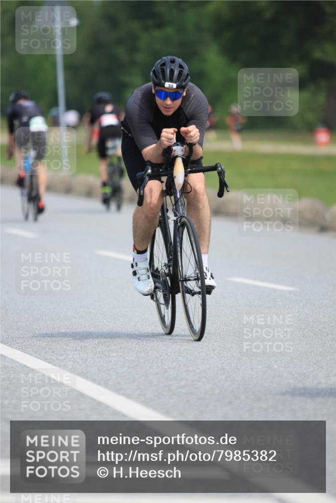 15.06.2025 - 27. Vierlanden-Triathlon H.Heesch http://msf.ph/oto/7985382 15.06.2025 11:04:43 Radfahren 30, 137, 547, 577, 685 meine-sportfotos.de