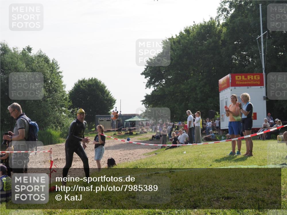 15.06.2025 - 27. Vierlanden-Triathlon KatJ http://msf.ph/oto/7985389 15.06.2025 08:59:02 Schwimmen 208, 235, 236 meine-sportfotos.de