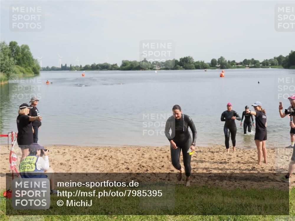 21.06.2025 - 27. Vierlanden-Triathlon MichiJ http://msf.ph/oto/7985395 15.06.2026 09:10:20 Schwimmen 213, 218, 250 meine-sportfotos.de