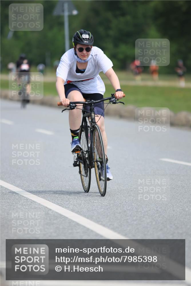 15.06.2025 - 27. Vierlanden-Triathlon H.Heesch http://msf.ph/oto/7985398 15.06.2025 11:04:45 Radfahren 30, 137, 547, 685 meine-sportfotos.de