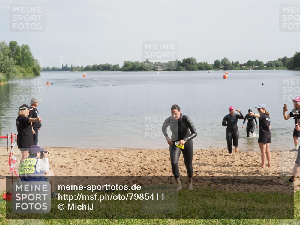21.06.2025 - 27. Vierlanden-Triathlon MichiJ http://msf.ph/oto/7985411 15.06.2026 09:10:20 Schwimmen 213, 218, 250 meine-sportfotos.de