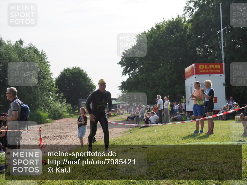 15.06.2025 - 27. Vierlanden-Triathlon KatJ http://msf.ph/oto/7985421 15.06.2025 08:59:03 Schwimmen 208, 235, 236 meine-sportfotos.de