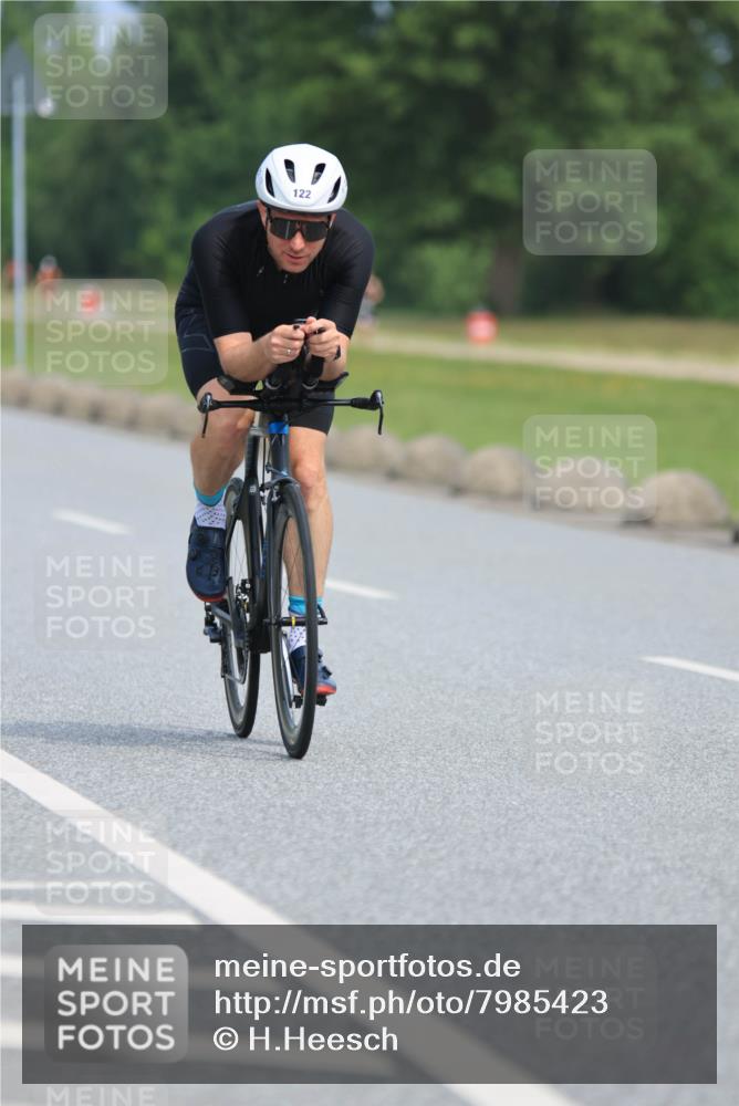15.06.2025 - 27. Vierlanden-Triathlon H.Heesch http://msf.ph/oto/7985423 15.06.2025 11:05:02 Radfahren 122, 231, 246, 588, 654, 683, 716 meine-sportfotos.de