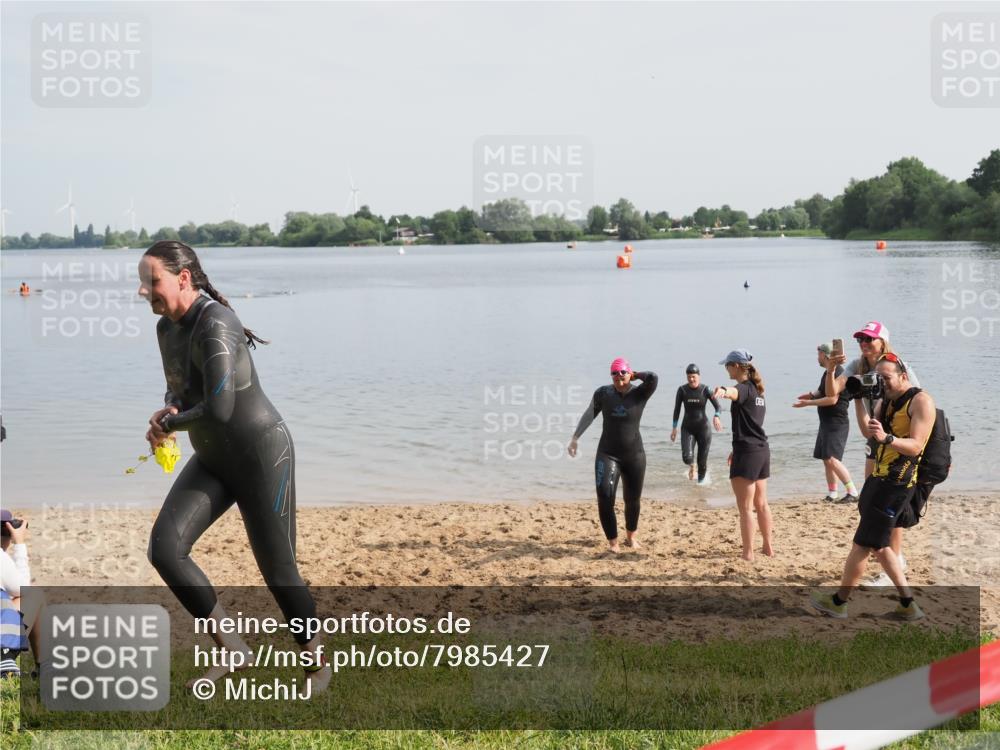 21.06.2025 - 27. Vierlanden-Triathlon MichiJ http://msf.ph/oto/7985427 15.06.2026 09:10:21 Schwimmen 213, 218, 250 meine-sportfotos.de