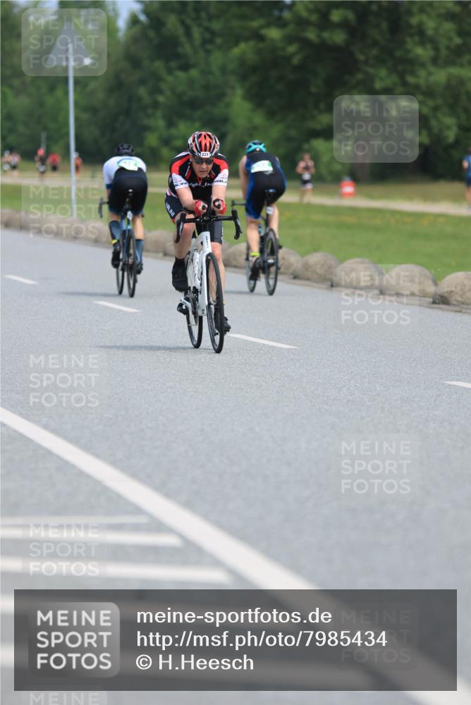 15.06.2025 - 27. Vierlanden-Triathlon H.Heesch http://msf.ph/oto/7985434 15.06.2025 11:05:04 Radfahren 122, 231, 246, 588, 683, 692, 716, 733 meine-sportfotos.de