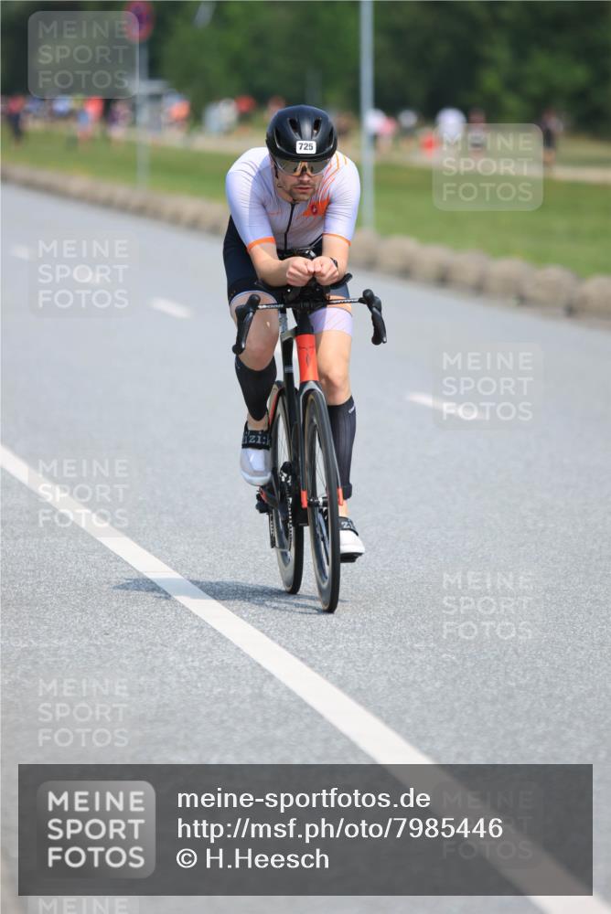 21.06.2025 - 27. Vierlanden-Triathlon H.Heesch http://msf.ph/oto/7985446 15.06.2025 11:30:36 Radfahren 725, 764, 923 meine-sportfotos.de