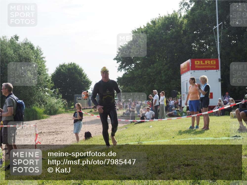 15.06.2025 - 27. Vierlanden-Triathlon KatJ http://msf.ph/oto/7985447 15.06.2025 08:59:03 Schwimmen 208, 235, 236 meine-sportfotos.de