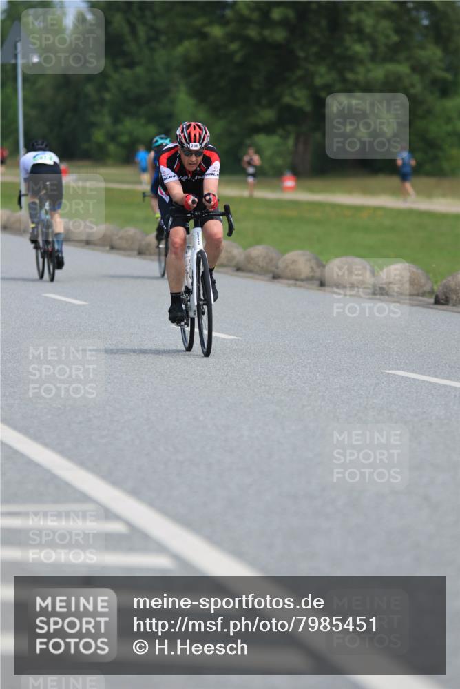 15.06.2025 - 27. Vierlanden-Triathlon H.Heesch http://msf.ph/oto/7985451 15.06.2025 11:05:04 Radfahren 122, 231, 246, 588, 683, 692, 716, 733 meine-sportfotos.de