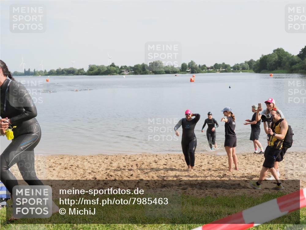21.06.2025 - 27. Vierlanden-Triathlon MichiJ http://msf.ph/oto/7985463 15.06.2026 09:10:21 Schwimmen 213, 218, 250 meine-sportfotos.de