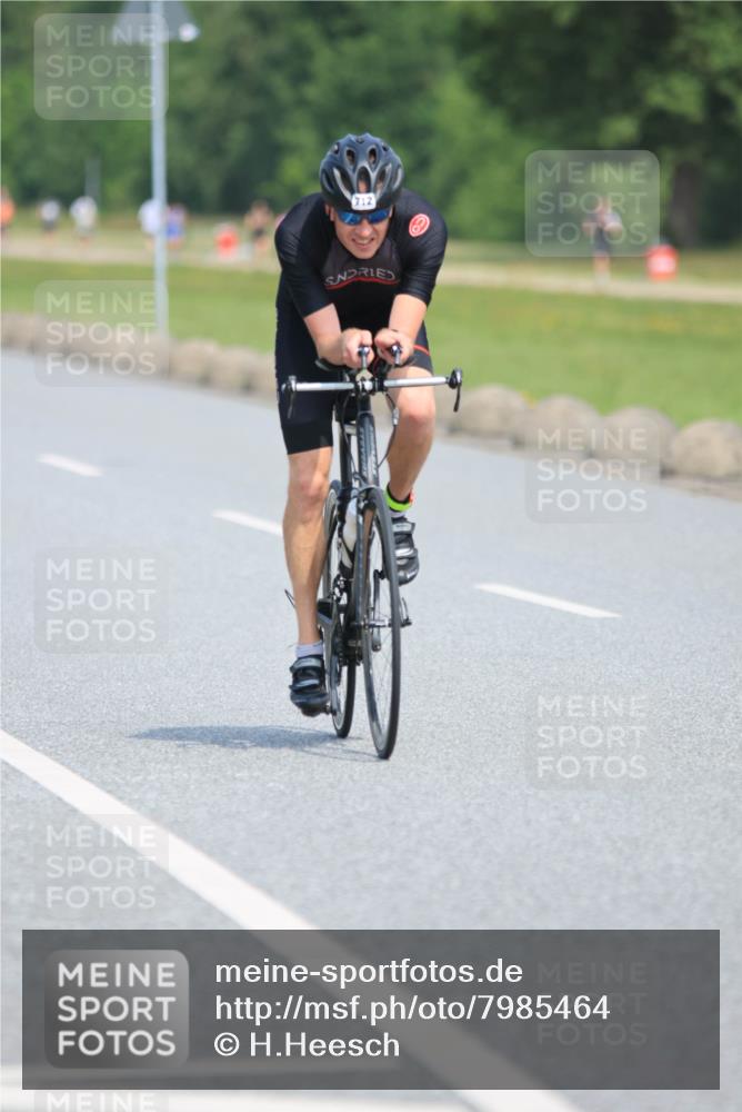 21.06.2025 - 27. Vierlanden-Triathlon H.Heesch http://msf.ph/oto/7985464 15.06.2025 11:30:46 Radfahren 639, 712, 749, 875, 926 meine-sportfotos.de
