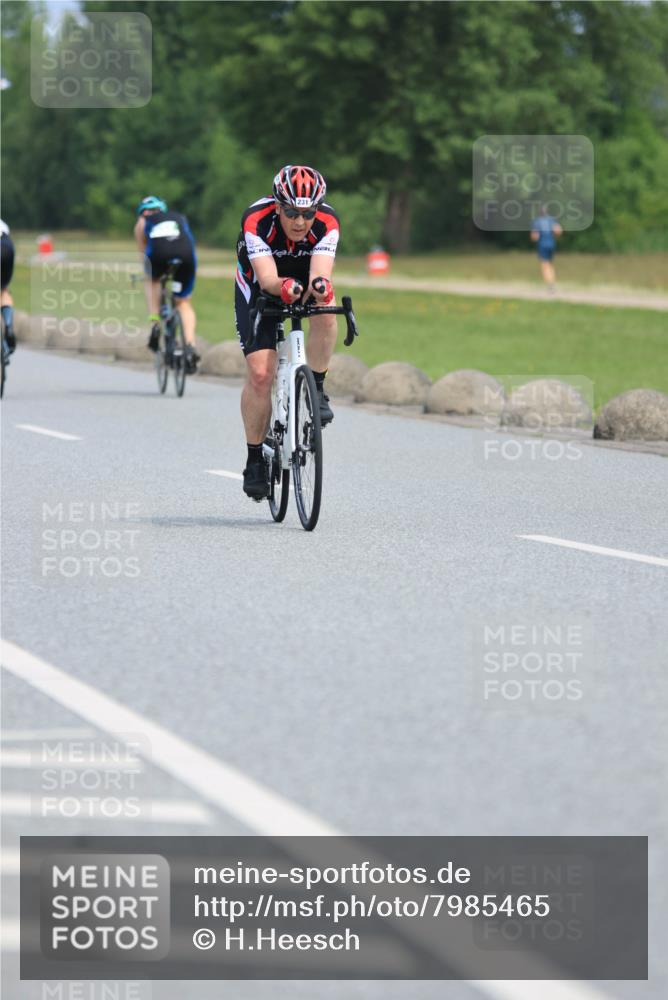 15.06.2025 - 27. Vierlanden-Triathlon H.Heesch http://msf.ph/oto/7985465 15.06.2025 11:05:05 Radfahren 122, 231, 246, 588, 683, 692, 702, 733 meine-sportfotos.de