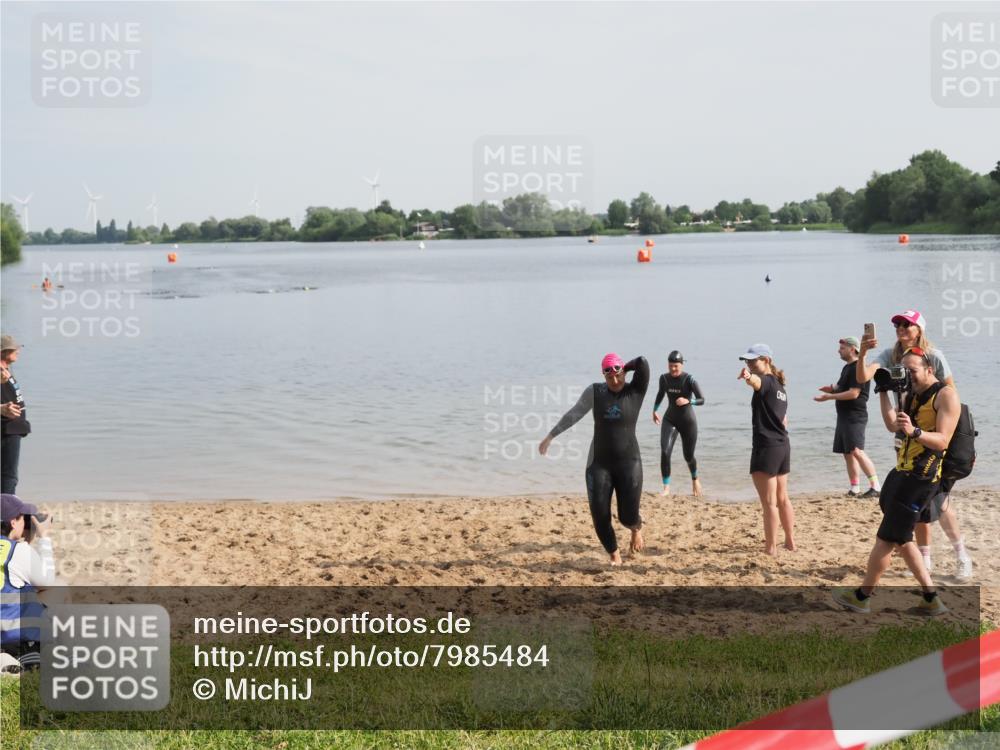 21.06.2025 - 27. Vierlanden-Triathlon MichiJ http://msf.ph/oto/7985484 15.06.2026 09:10:22 Schwimmen 213, 218, 250 meine-sportfotos.de
