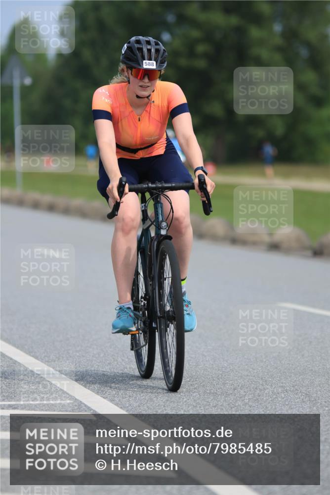 15.06.2025 - 27. Vierlanden-Triathlon H.Heesch http://msf.ph/oto/7985485 15.06.2025 11:05:06 Radfahren 122, 231, 246, 588, 692, 702, 733 meine-sportfotos.de