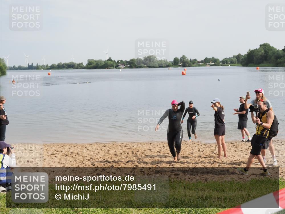 21.06.2025 - 27. Vierlanden-Triathlon MichiJ http://msf.ph/oto/7985491 15.06.2026 09:10:22 Schwimmen 213, 218, 250 meine-sportfotos.de