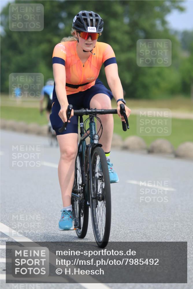 15.06.2025 - 27. Vierlanden-Triathlon H.Heesch http://msf.ph/oto/7985492 15.06.2025 11:05:06 Radfahren 122, 231, 246, 588, 692, 702, 733 meine-sportfotos.de