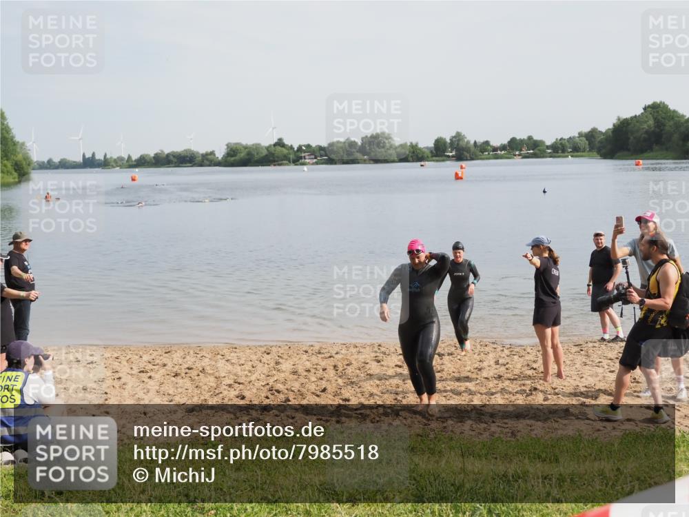 21.06.2025 - 27. Vierlanden-Triathlon MichiJ http://msf.ph/oto/7985518 15.06.2026 09:10:23 Schwimmen 213, 218, 250 meine-sportfotos.de