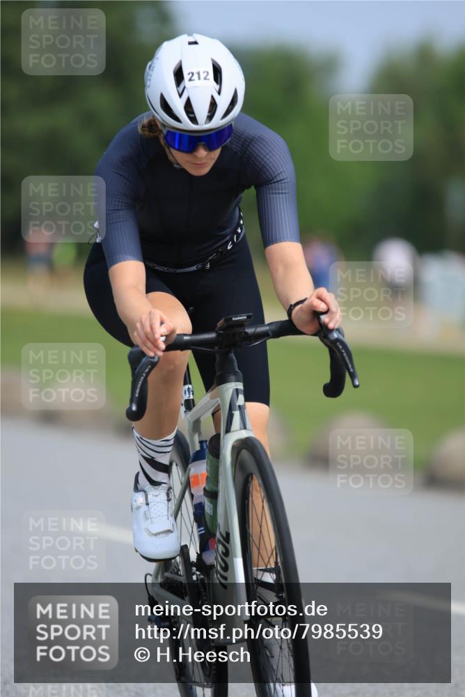 15.06.2025 - 27. Vierlanden-Triathlon H.Heesch http://msf.ph/oto/7985539 15.06.2025 11:05:18 Radfahren 212, 707 meine-sportfotos.de