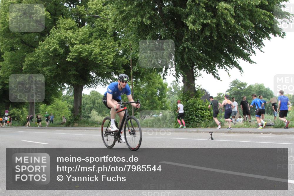15.06.2025 - 7 Türme Triathlon Yannick Fuchs http://msf.ph/oto/7985544 15.06.2025 13:48:02 Radfahren  meine-sportfotos.de